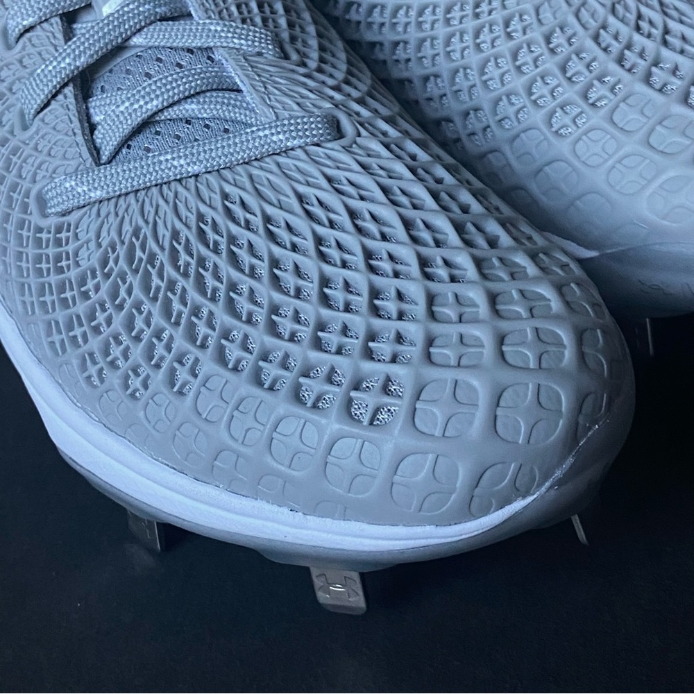 Under Armour women’s Glide Metallic Gray Softball Cleats‎ - Picture 4 of 10